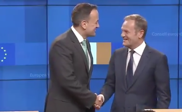 WATCH: Leo Varadkar’s microphone catches him giving Donald Tusk a warning about the British press