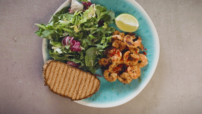 WATCH: This Prawn Piri Piri dish would be the ideal for the Bank Holiday Weekend
