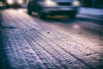Multiple roads all over Ireland affected as snow falls throughout the country