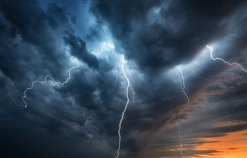 Met Éireann warns of thunderstorms and flooding as heavy widespread rain to hit Ireland