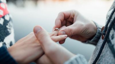 Thinking about popping the question? Here are 3 top tips for engagement ring shopping