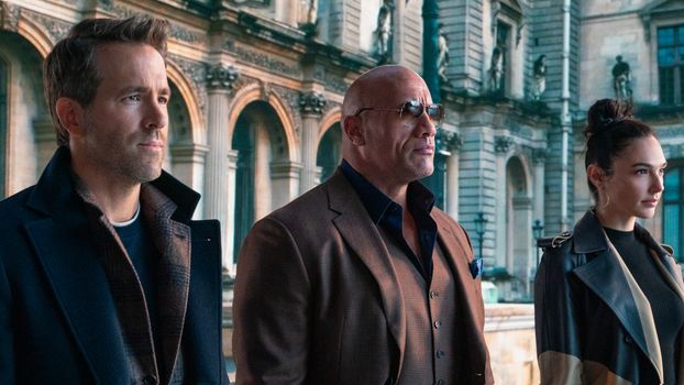 red notice review Netflix