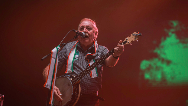 Wolfe Tones suing