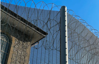 Manhunt underway for prisoner who escaped custody from Dublin hospital