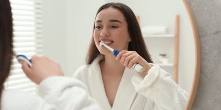 Dentist reveals the common mistakes people make while brushing their teeth that turn them yellow